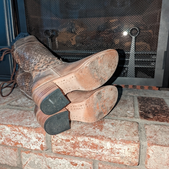 Stylish Tan Knee-High Boots - Picture 6 of 9